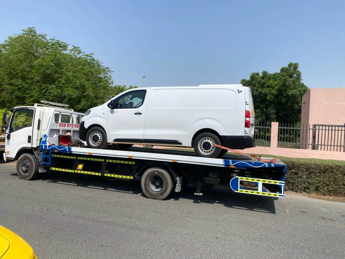 Tow truck in Dubai Sports City